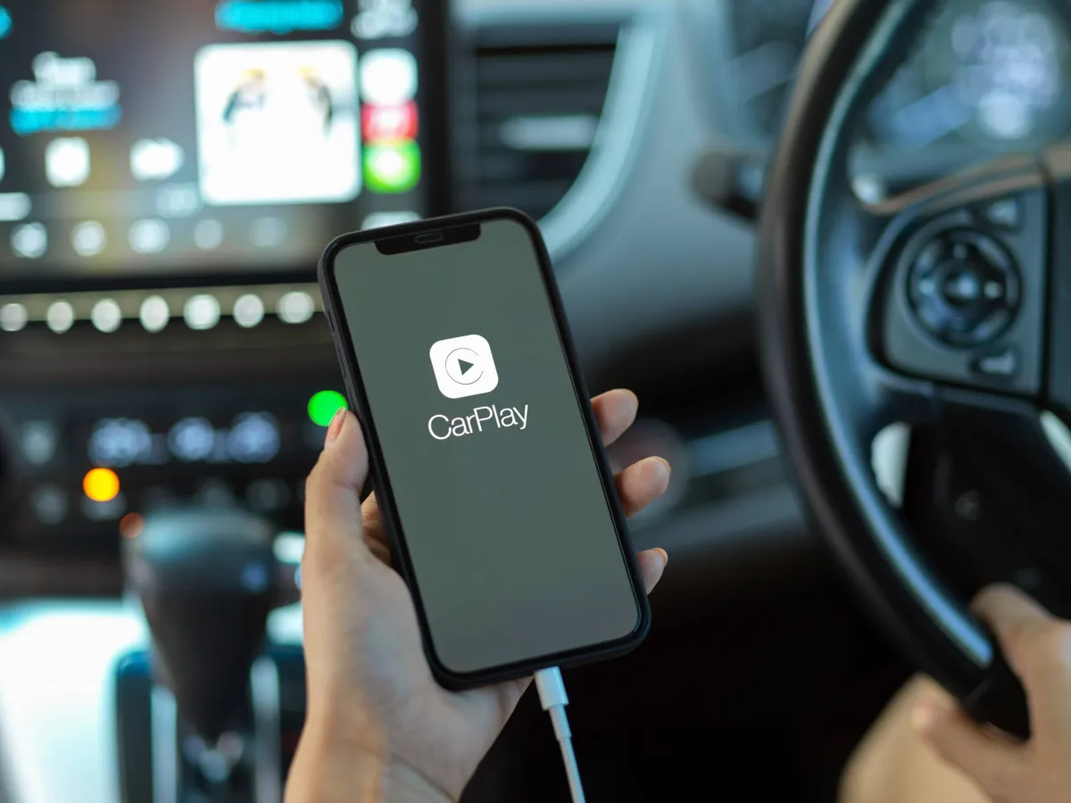 شات جي بي تي يرافقك أثناء القيادة عبر CarPlay من أبل