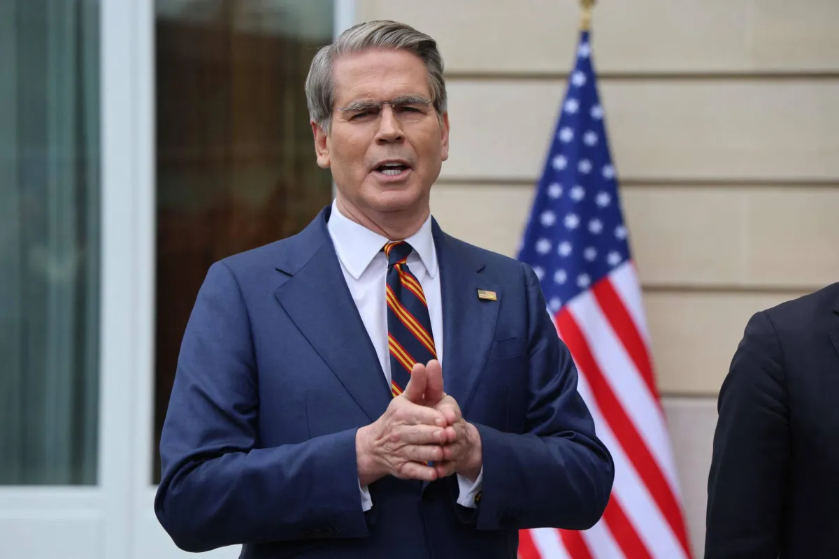 بيسنت: المؤسسات التي تتعامل مع شركات طيران إيرانية تواجه خطر العقوبات