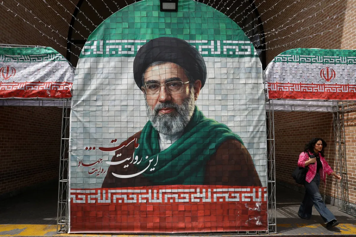الاستخبارات الأميركية: مجتبى خامنئي يختبئ في موقع سري ويعيش بعزلة شبه تامة الاستخبارات الأميركية: مجتبى خامنئي يختبئ في موقع سري ويعيش بعزلة شبه تامة