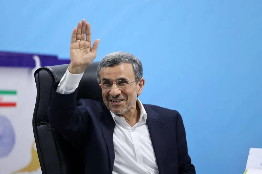 تقرير: أميركا وإسرائيل خططتا لإعادة أحمدي نجاد إلى حكم إيران تقرير: أميركا وإسرائيل خططتا لإعادة أحمدي نجاد إلى حكم إيران