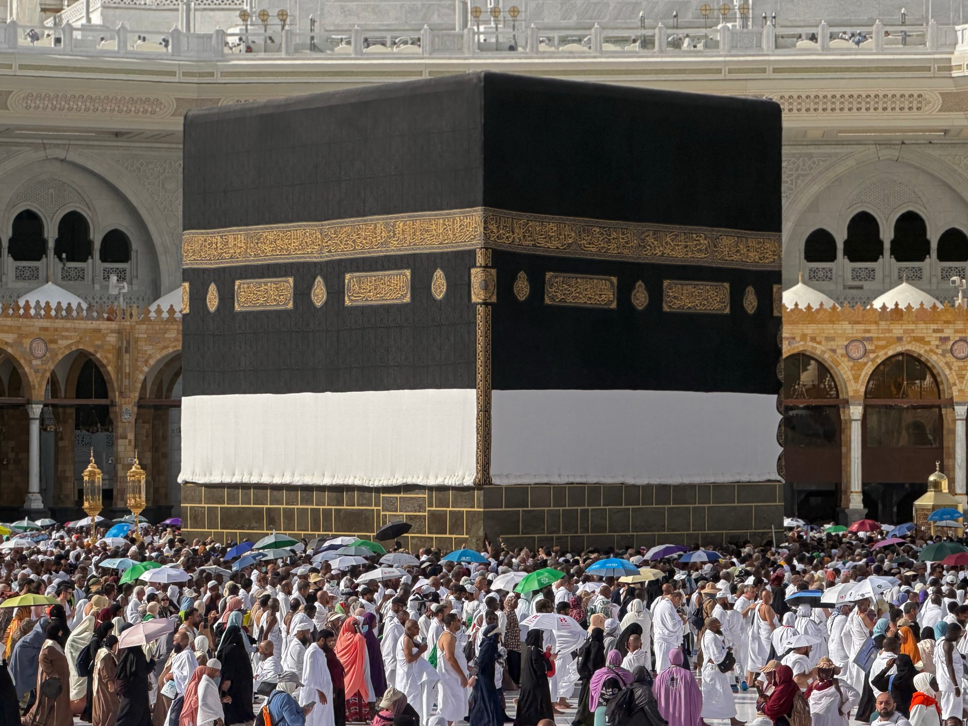 عدد الحجاج يتجاوز الموسم الماضي والمناسك تبدأ الاثنين عدد الحجاج يتجاوز الموسم الماضي والمناسك تبدأ الاثنين