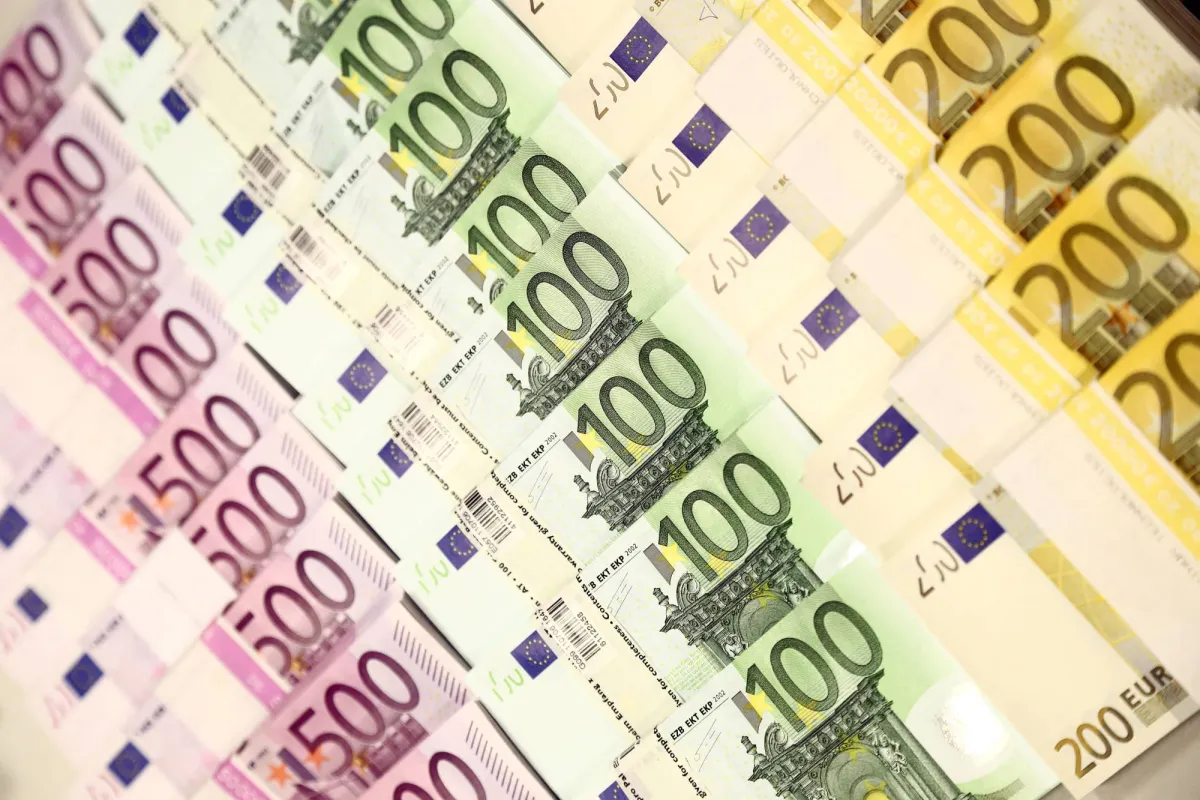 عوائد سندات اليورو تتحرك بشكل محدود مع ارتفاع أسعار النفط