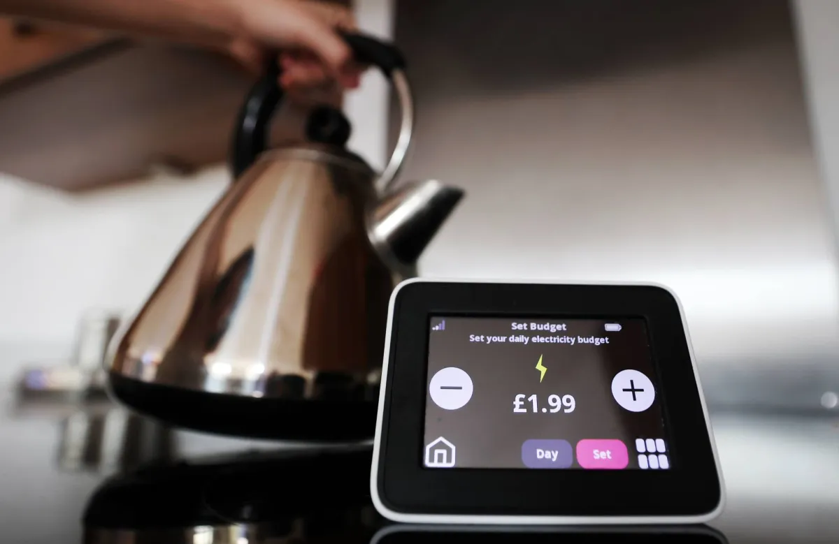 التضخم السنوي في بريطانيا يقفز إلى 3.3  مع بدء ظهور آثار الحرب