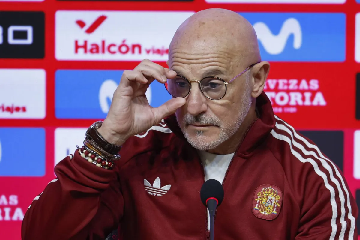 دي لا فوينتي: سنخوض مواجهة مصر بـفريق تنافسي