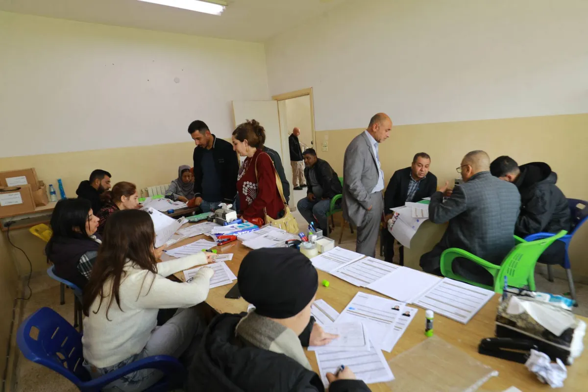 سوريون أكراد يتدفقون إلى مراكز حكومية طلبا لجنسية حرموا منها لعقود