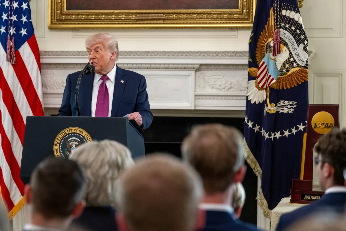 ترمب: إيران تنهار ماليا جراء إغلاق مضيق هرمز