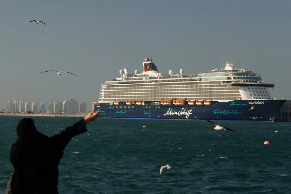 فيتش تضع تصنيفات 8 بنوك قطرية تحت المراقبة السلبية بفعل تداعيات الحرب