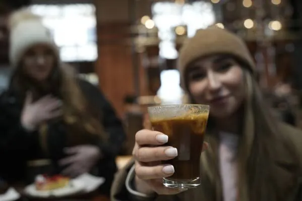 ماذا يحدث لجسمك عند التوقف المفاجئ عن شرب القهوة