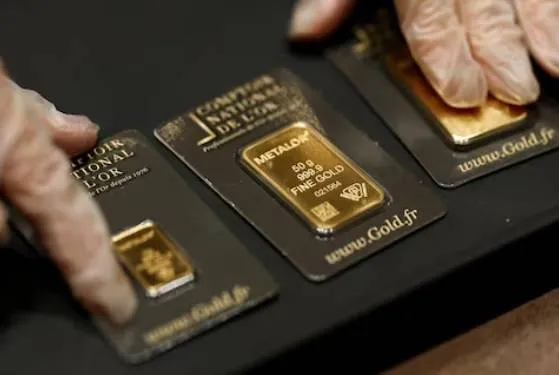 Gold on Track for Third Straight Monthly Loss; Traders Assess USIran Ceasefire Reports