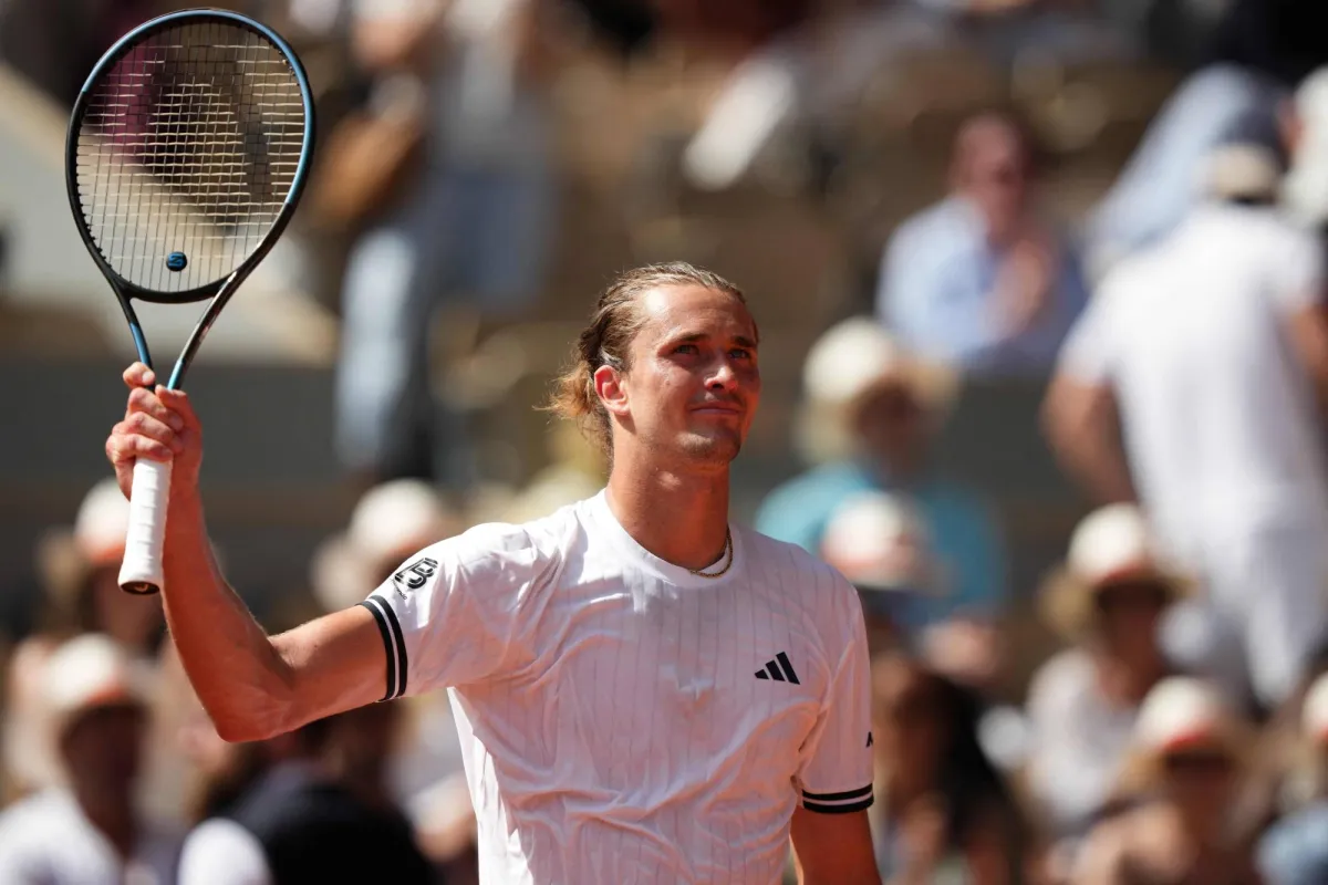 Zverev in Cruise Control as French Open Starts Under Blazing Sun Zverev in Cruise Control as French Open Starts Under Blazing Sun