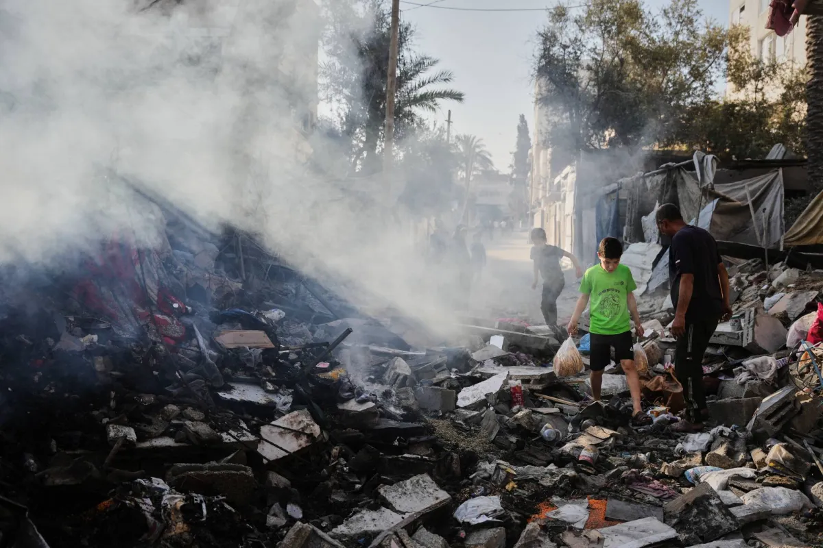 مسعفون: قصف إسرائيلي يقتل طفلة وامرأة في غزة