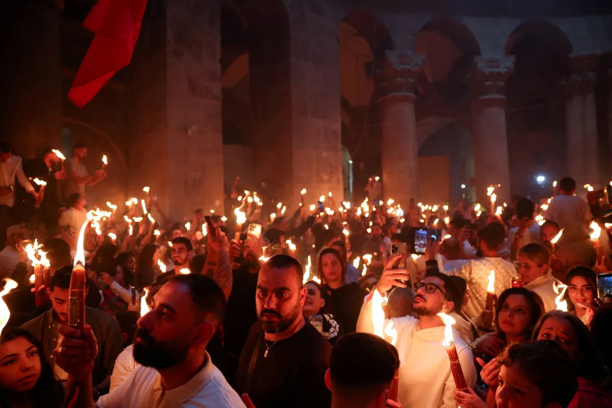 الفلسطينيون يحتفلون بـسبت النور متحدين القيود والاعتداءات الفلسطينيون يحتفلون بـسبت النور متحدين القيود والاعتداءات