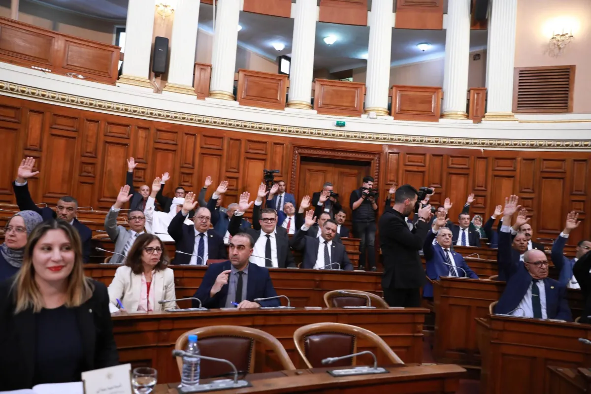 البرلمان الجزائري يقر قانون تجريم الاستعمار الفرنسي المعدل البرلمان الجزائري يقر قانون تجريم الاستعمار الفرنسي المعدل