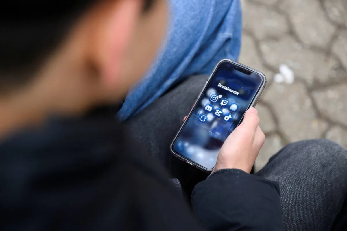 اليونان تتجه لحظر استخدام الأطفال دون 15 عاما وسائل التواصل الاجتماعي اليونان تتجه لحظر استخدام الأطفال دون 15 عاما وسائل التواصل الاجتماعي