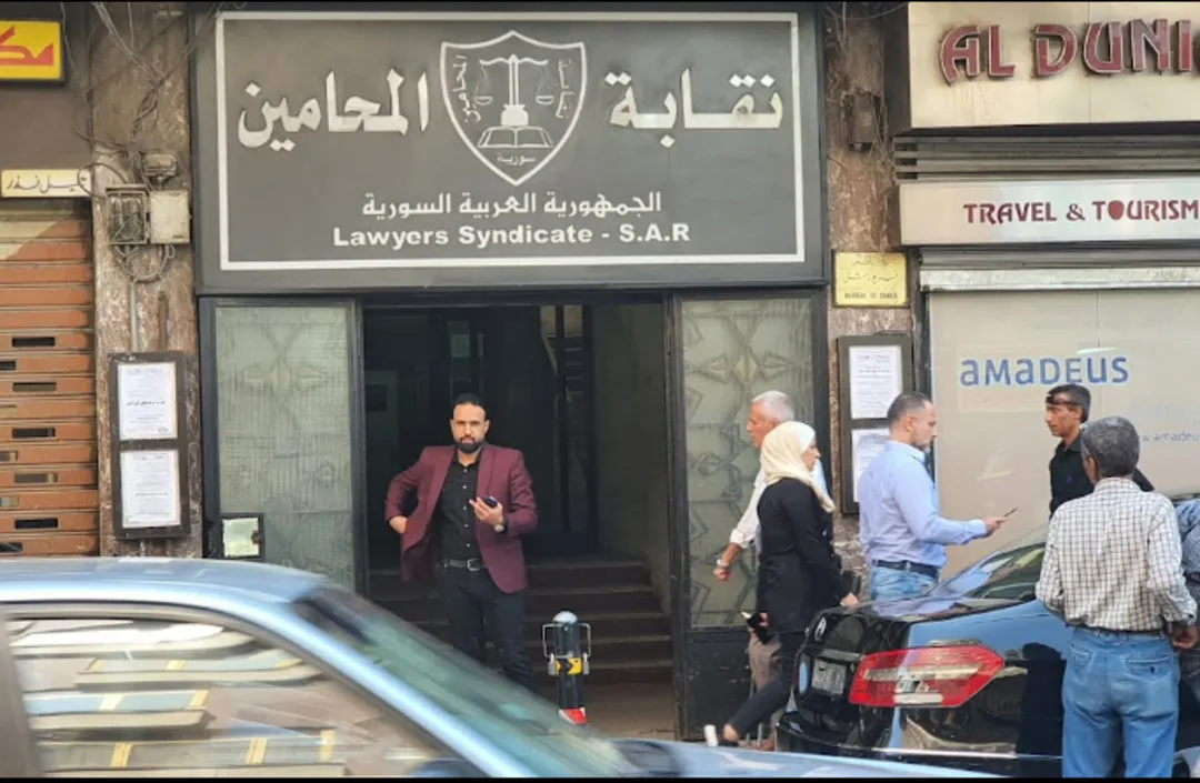 المحامين السورية تمنع أعضاءها من التوكل عن 451 شخصا بينهم أسماء وبشرى الأسد