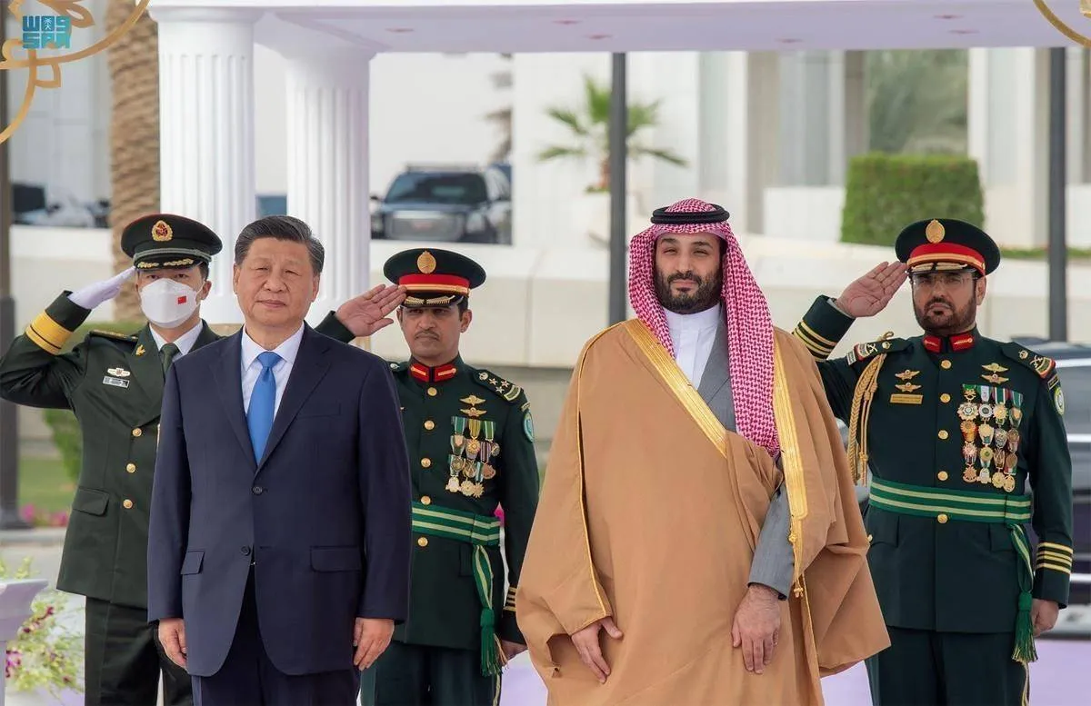 الرئيس الصيني يؤكد في اتصال مع ولي العهد السعودي على ضرورة عودة الملاحة بمضيق هرمز