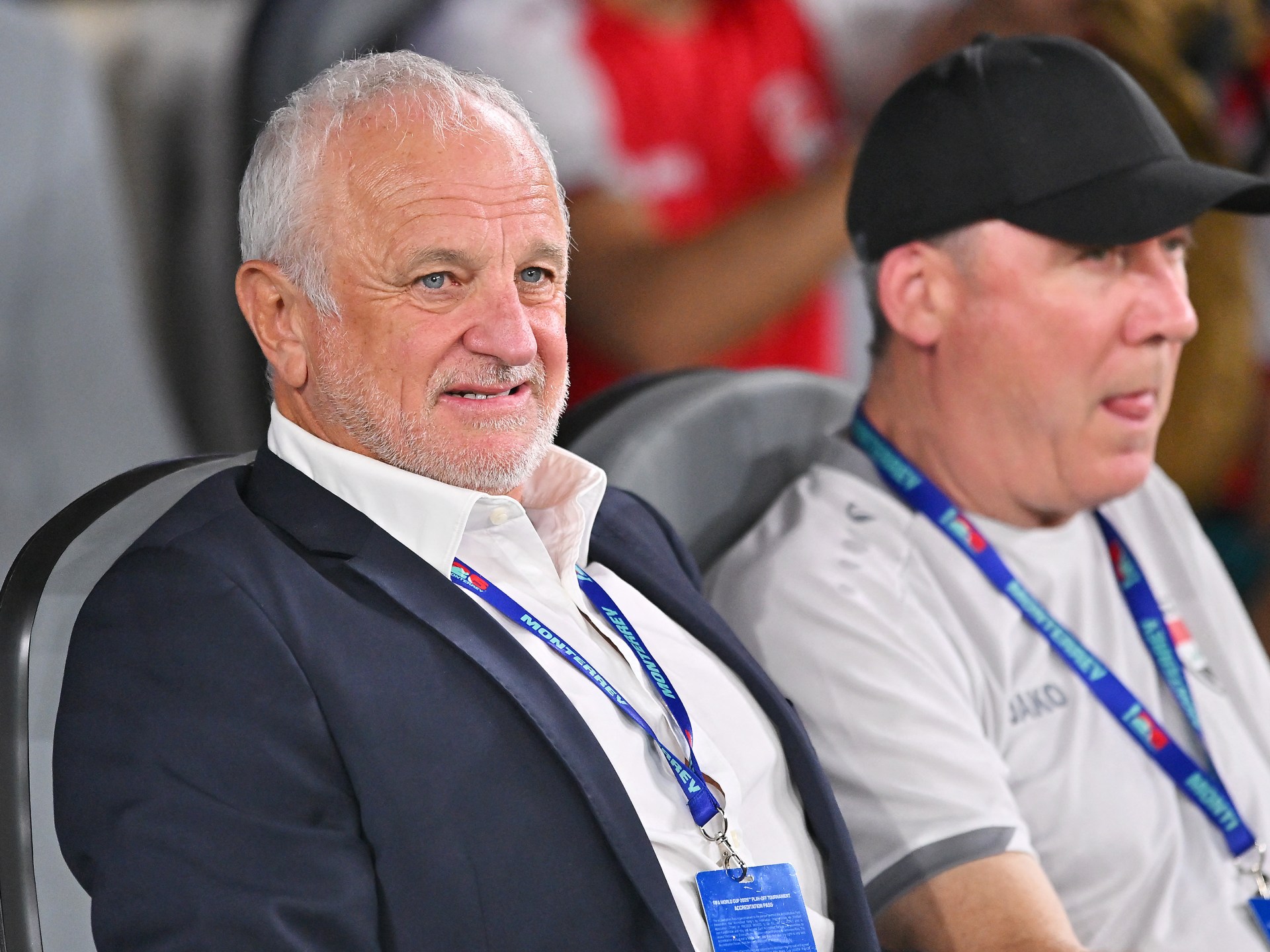 بالفيديو.. غراهام أرنولد يفاجئ رئيس الوزراء العراقي بطلب غريب