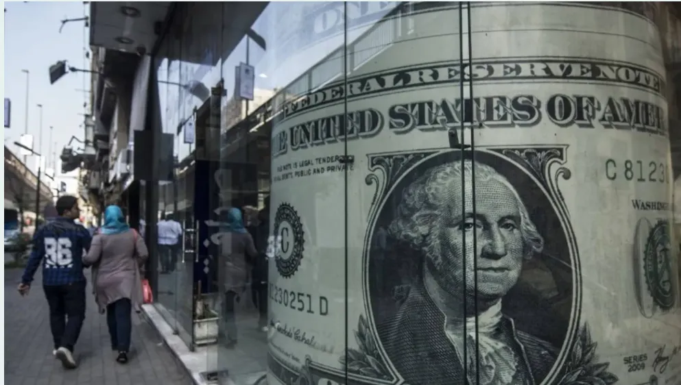 السلطات المصرية تلاحق تجار العملة لـلجم السوق السوداء