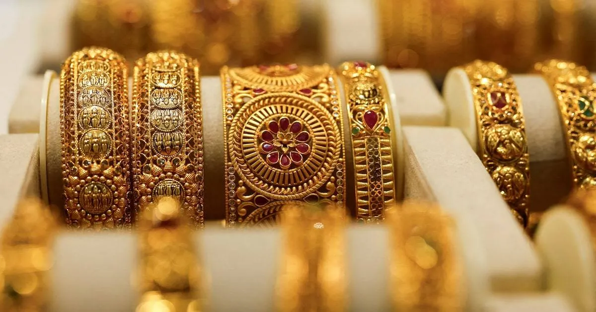 Gold Eases as Middle East Tensions Lift Oil US Economic Data in Focus