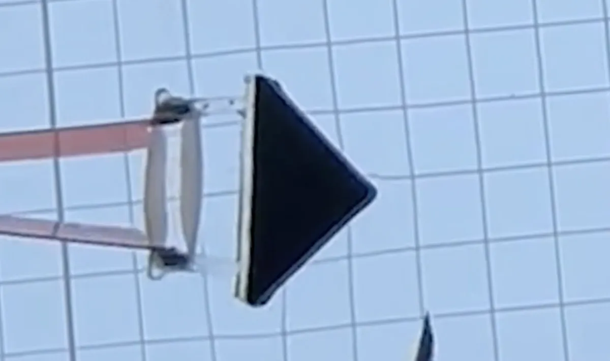 روبوت سباح بعضلات مخبرية يتدرب ذاتيا