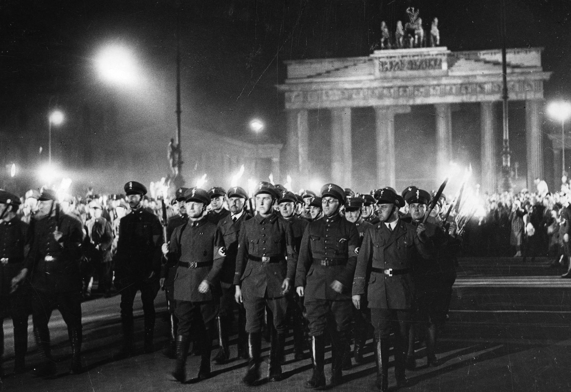 ابحث عن جدك النازي.. ألمانيا تنبش تاريخ عائلاتها بعد 80 عاما