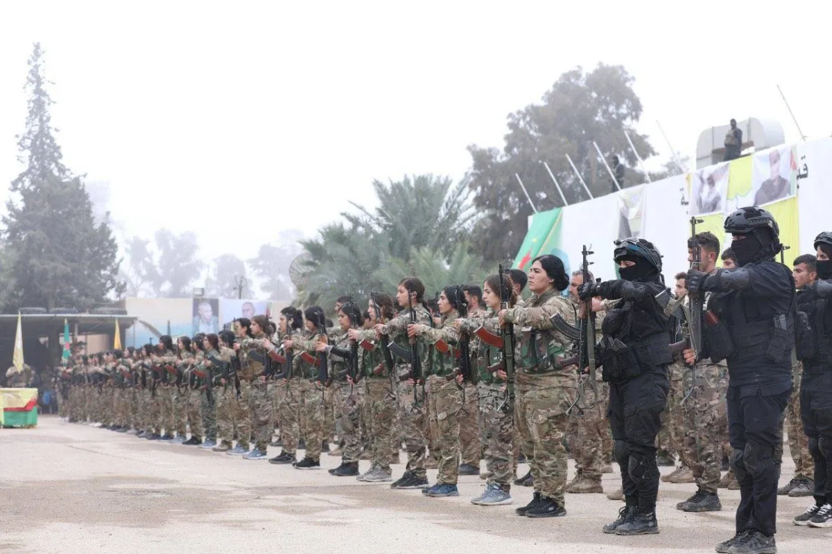 وفد من وحدات حماية المرأة يلتقي وزير الدفاع في دمشق