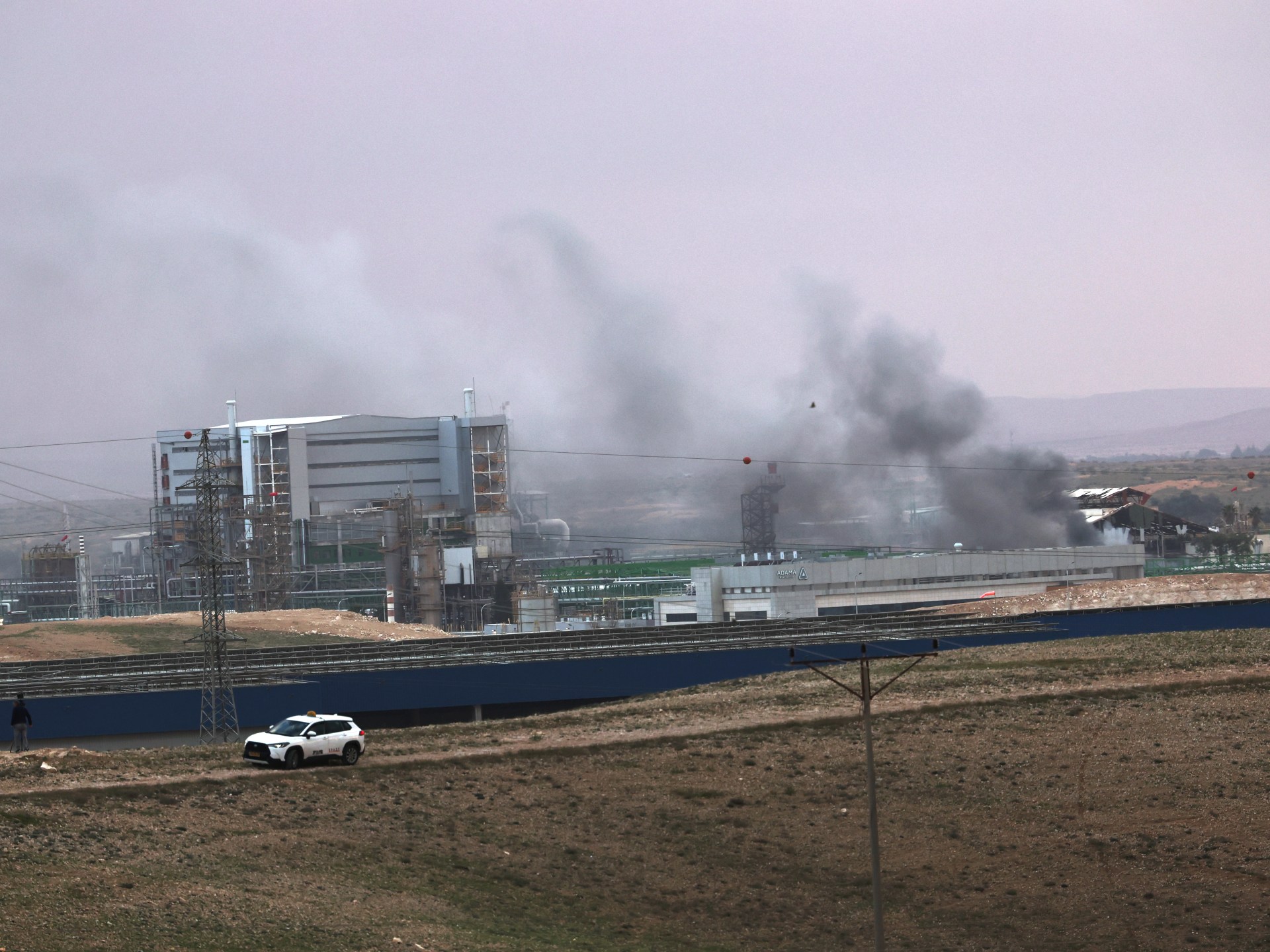 الحرب على إيران مباشر.. صواريخ إيرانية تستهدف وسط إسرائيل وإصابة خرازي بقصف على منزله