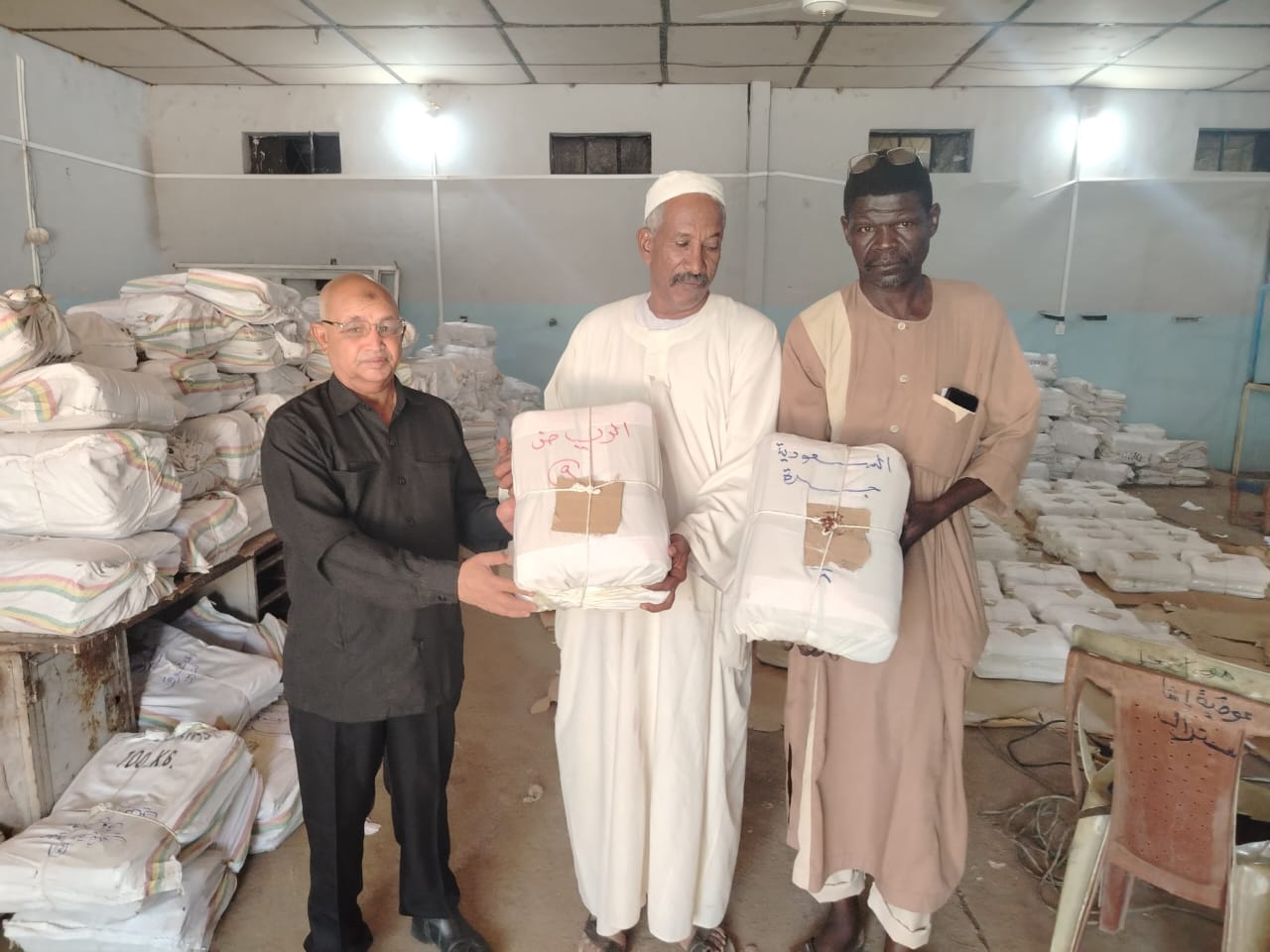 المراكز الخارجية تستلم طرود إمتحانات الشهادة الإبتدائية  