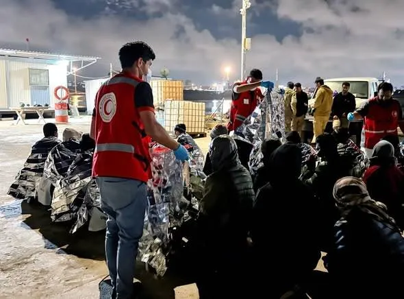 ضبط عشرات المهاجرين على متن قاربين قبالة شاطئ طبرق الليبية