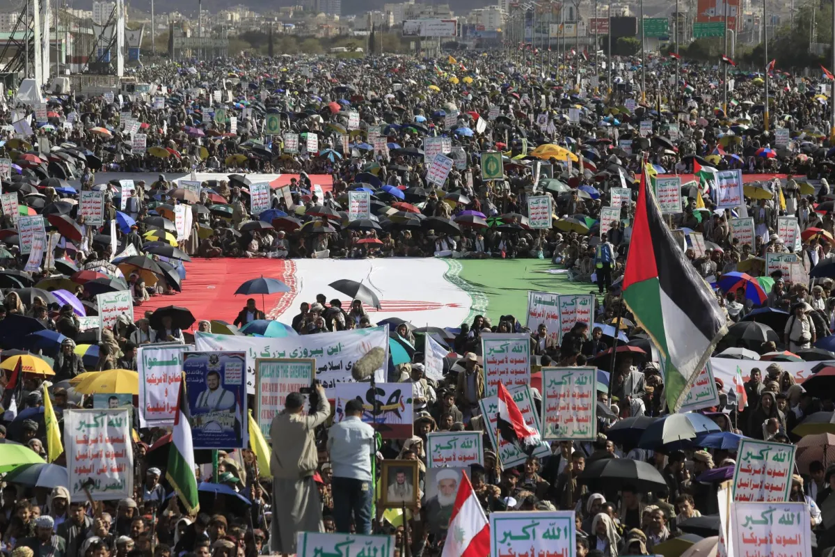 حساب المكاسب لدى الحوثيين يطغى على شعار وحدة الساحات