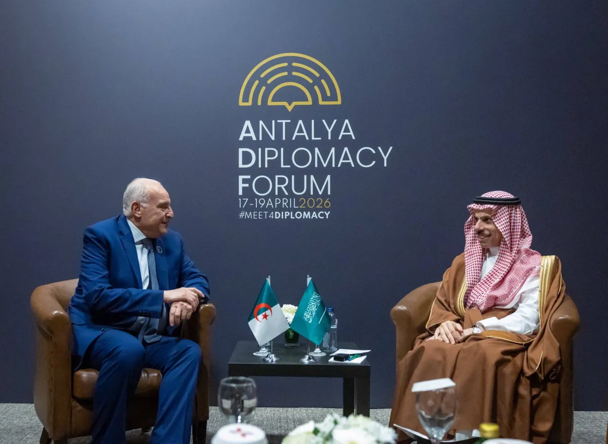 وزيرا خارجية السعودية والجزائر يبحثان المستجدات الإقليمية