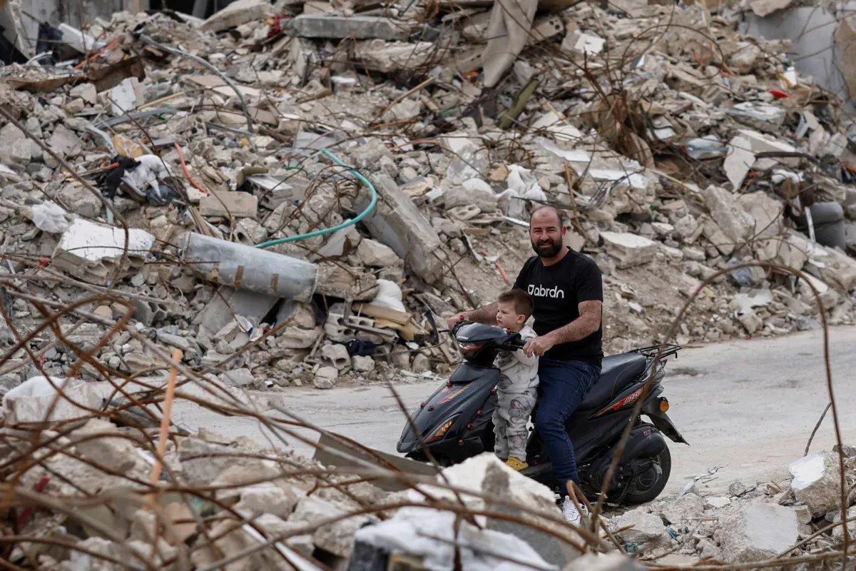 نازحون لبنانيون يتريثون في العودة إلى منازلهم خشية انهيار الهدنة