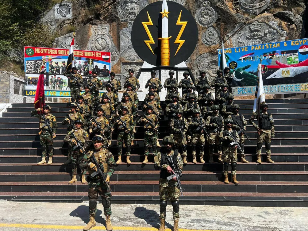 مناورة عسكرية تعزز تقاربا مصريا باكستانيا برز خلال الأزمة الإيرانية مناورة عسكرية تعزز تقاربا مصريا باكستانيا برز خلال الأزمة الإيرانية