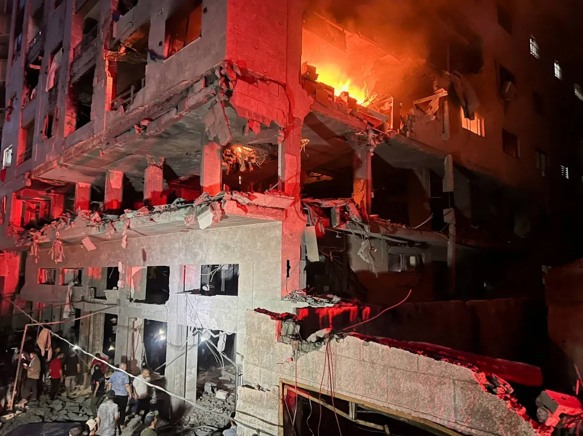 مقتل 7 في غزة وإسرائيل تعلن استهداف قائد الجناح العسكري لـحماس