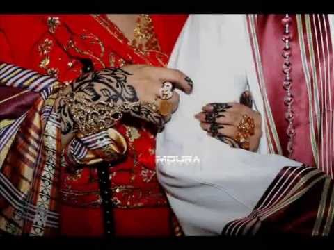 شاهد بالفيديو.. شاب سوداني يذرف الدموع ويودع شقيقته العروس بأبيات شعر مؤثرة