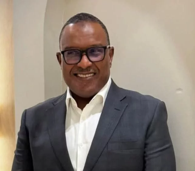 شاهد بالفيديو.. من هو مجاهد سهل رئيس نادي المريخ تعرف على مجال عمله والشركات التي يديرها شاهد بالفيديو.. من هو مجاهد سهل رئيس نادي المريخ تعرف على مجال عمله والشركات التي يديرها