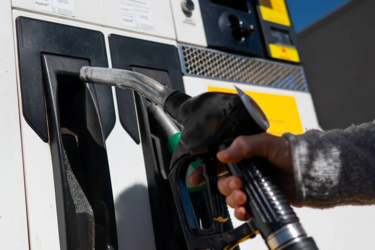 النفط يواصل القفز فوق 110 دولارات مع تصاعد نذر الحرب في المنطقة النفط يواصل القفز فوق 110 دولارات مع تصاعد نذر الحرب في المنطقة