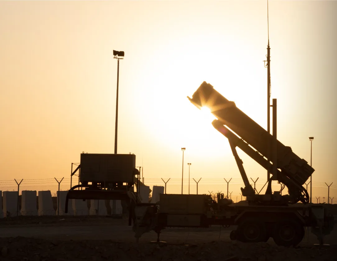 الدفاع السعودية تعترض 5 صواريخ باليستية و5 مسيرات وصاروخا طوافا باتجاه الشرقية