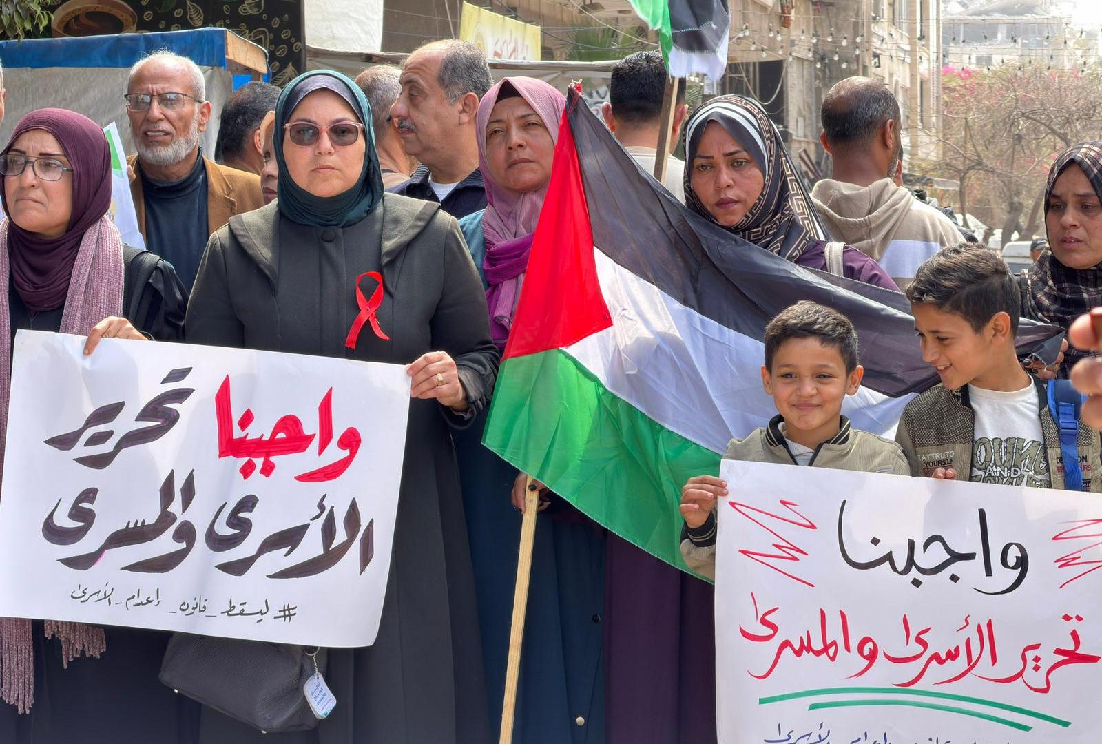 زاد عددهم 83.. تعذيب وحشي ممنهج يتعرض له الأسرى بسجون الاحتلال