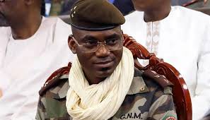 متأثرا بجراحه..مقتل وزير الدفاع في مالي