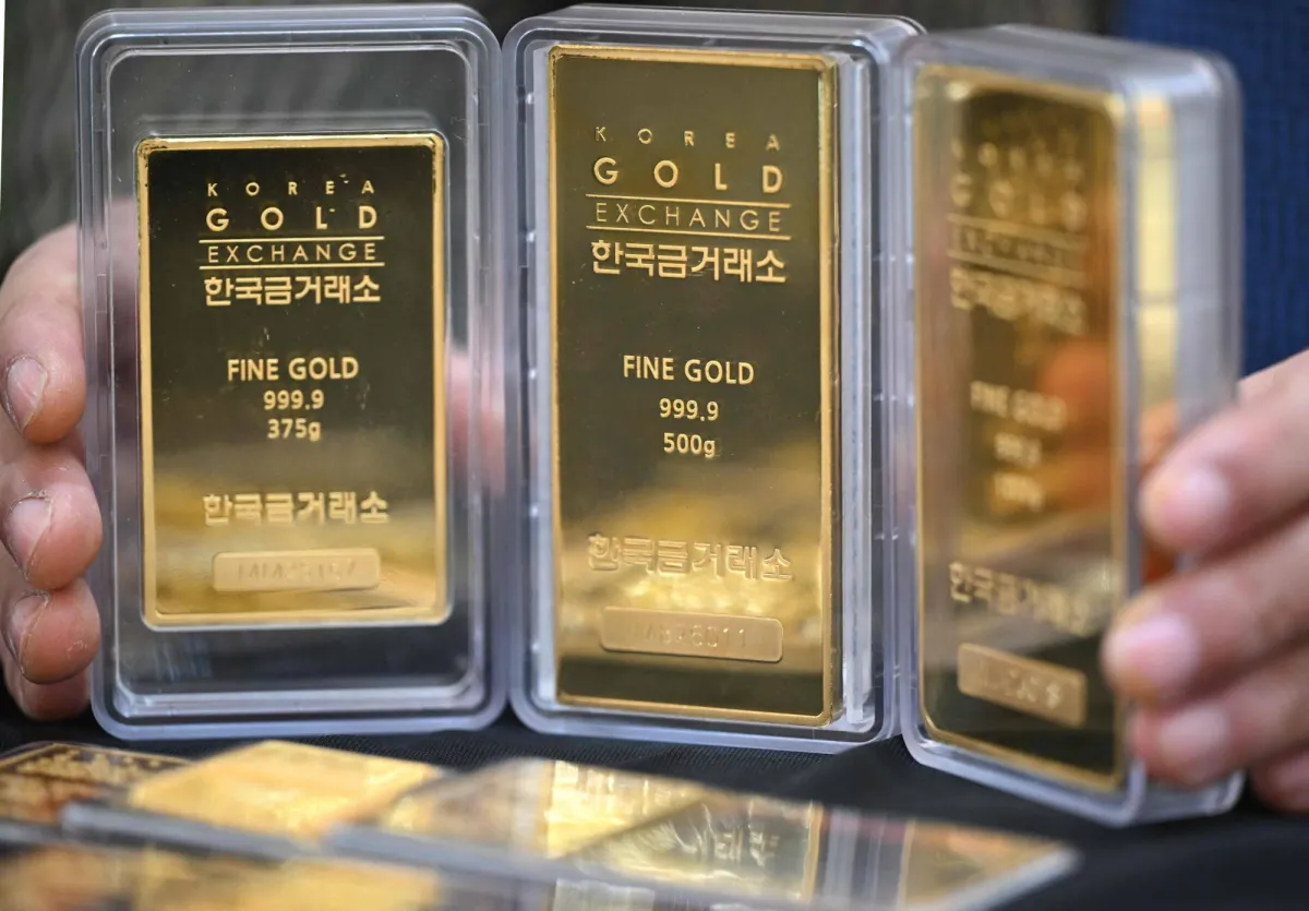 Gold Jumps 2 on Weaker Dollar Middle East Peace Hopes Gold Jumps 2 on Weaker Dollar Middle East Peace Hopes