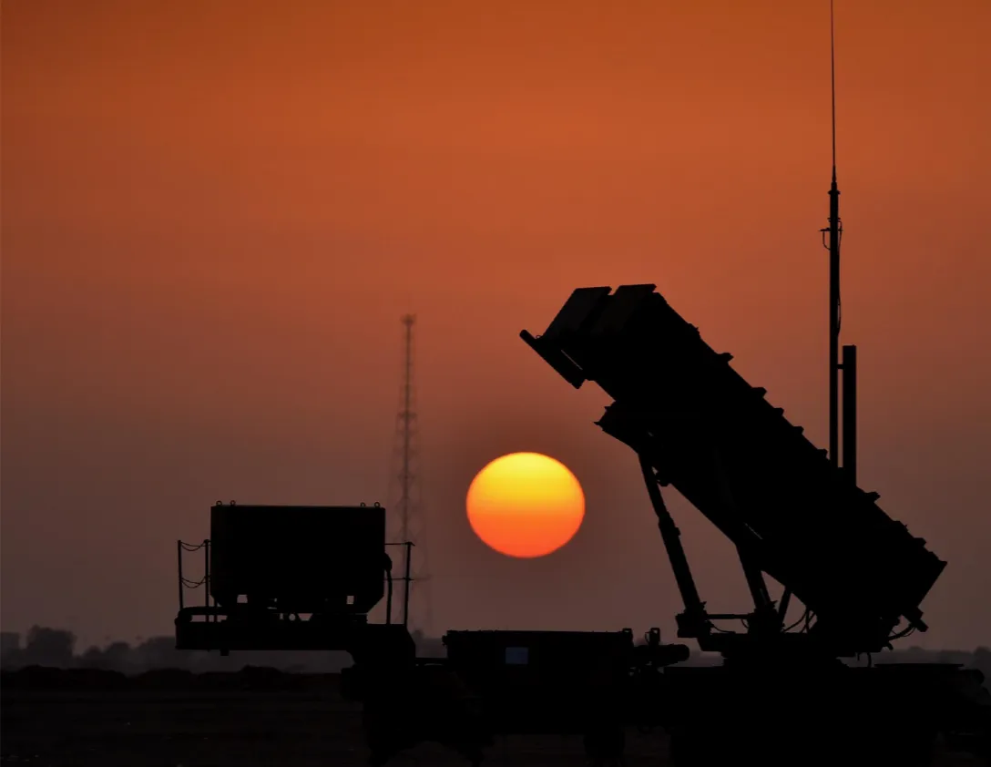 السعودية: تدمير 7 صواريخ أطلقت باتجاه الرياض... وإسقاط 10 مسيرات