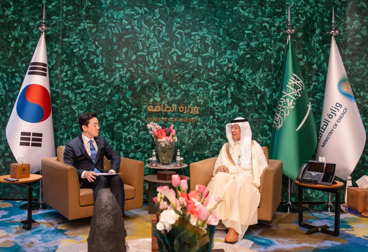 وزير الطاقة السعودي يبحث مع مسؤول كوري تعزيز استقرار الإمدادات