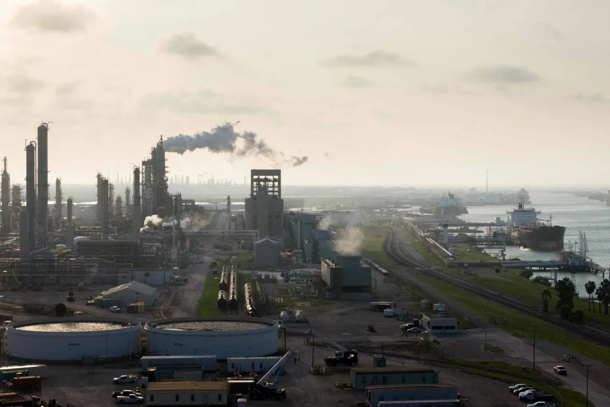 Oil Prices Drop awaiting Mideast Peace Progress