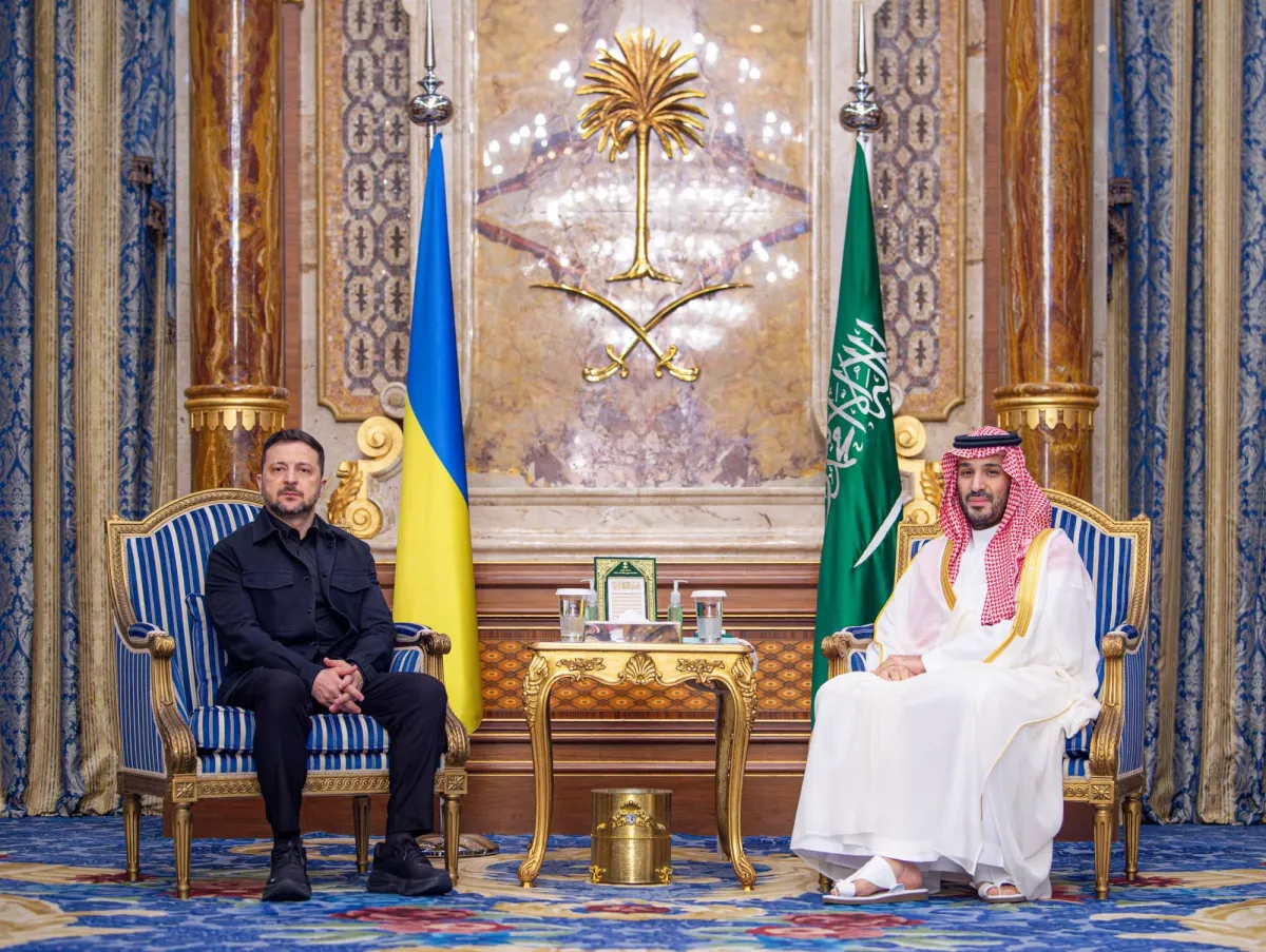 محمد بن سلمان وزيلينسكي يبحثان التطورات الإقليمية والدولية