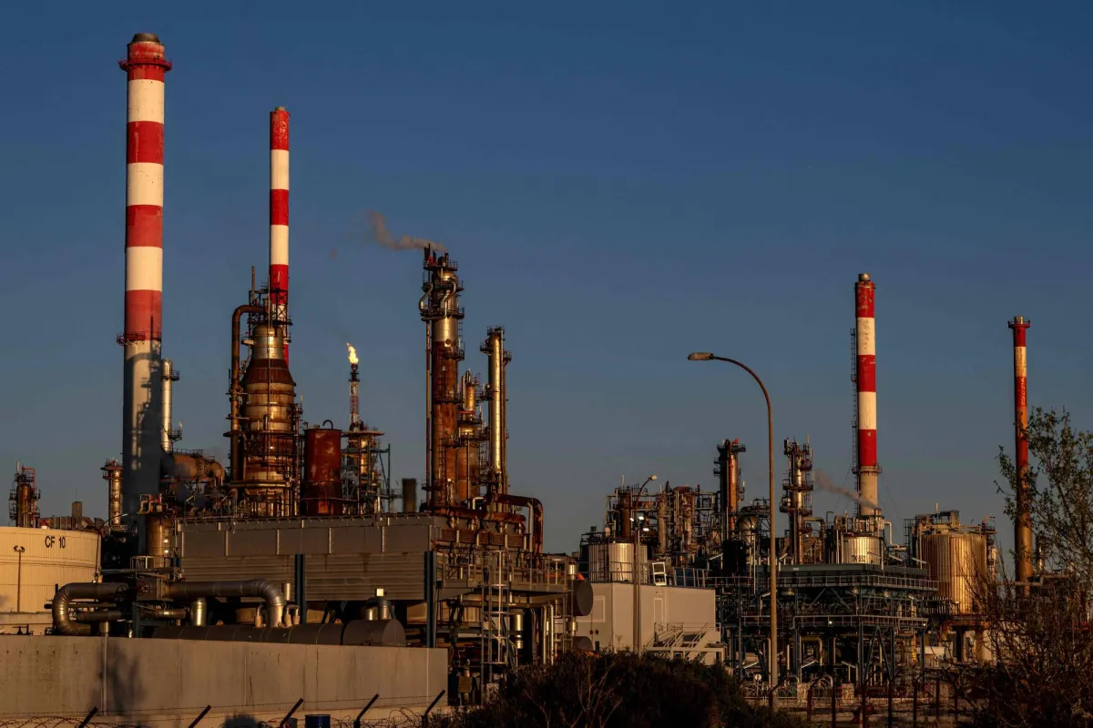 النفط يرتفع 5  مع تجدد التوتر بين الولايات المتحدة وإيران