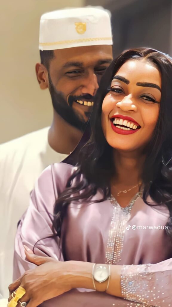 شاهد بالفيديو.. الفنانة مروة الدولية تنشر مقطع مع زوجها وتنفي شائعة طلاقها منه: عاوزين تفرقوني من زوجي ليه نحنا مبسوطين وماشين نشتري دهب العرس شاهد بالفيديو.. الفنانة مروة الدولية تنشر مقطع مع زوجها وتنفي شائعة طلاقها منه: عاوزين تفرقوني من زوجي ليه نحنا مبسوطين وماشين نشتري دهب العرس