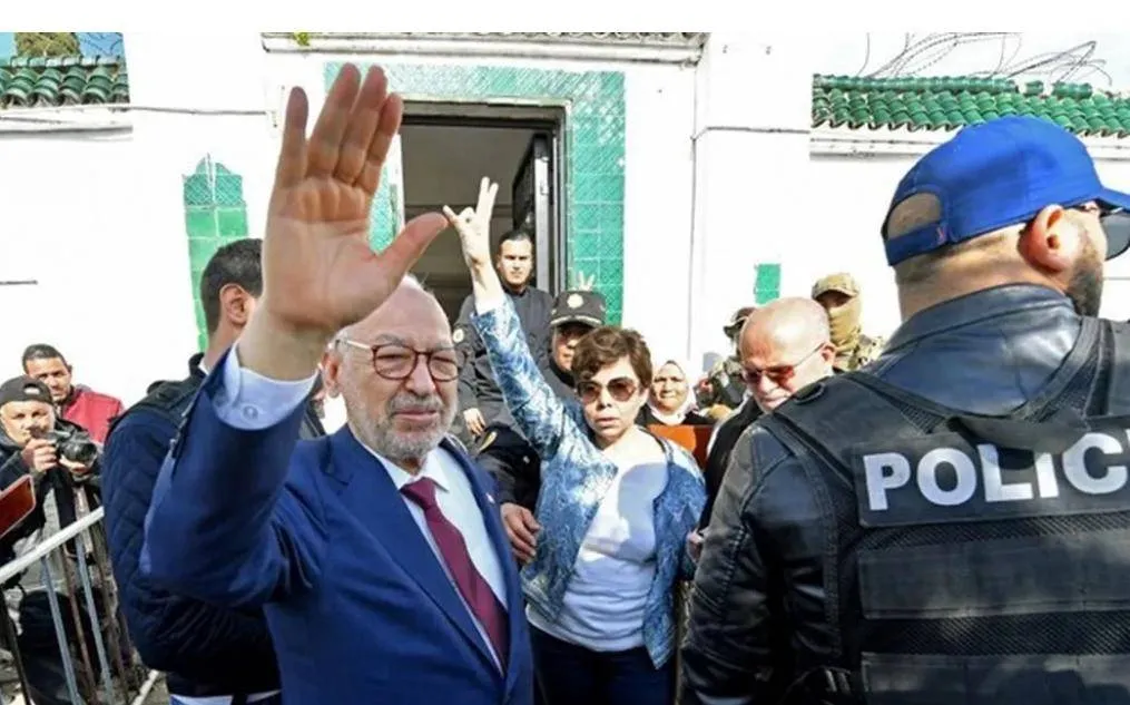 محكمة تونسية تقضي بسجن زعيم حركة النهضة راشد الغنوشي مدى الحياة